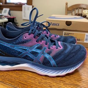 Like New ASICS Gel-Nimbus 23